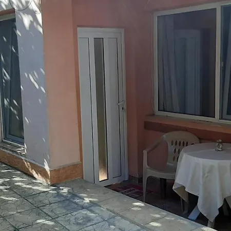 Ground Floor Summer House Апартаменты *